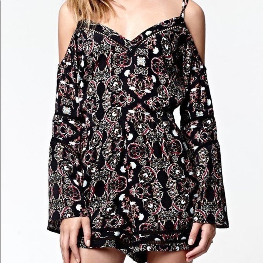 Kendall and kylie black patterned romper